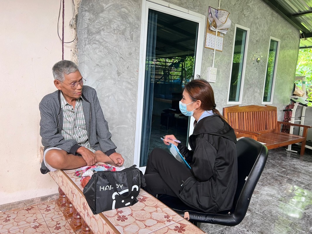 25 ก.ค. 67 จนท.รพ.สต.บ้านสันป่าไร่ ร่วมกับนักกายภาพ และผู้รับผิดชอบงาน Palliative Care รพ.แม่ระมาด ลงพื้นที่เยี่ยมบ้านและติดตามอาการ ผู้ป่วยโรคหลอดเลือดสมอง (Stroke) จำนวน 3 ราย ผู้ป่วยติดเตียง จำนวน 1 ราย ผู้ป่วยโรคมะเร็งตับ จำนวน 1 ราย ผู้ป่วยผ่าตัดหมอน