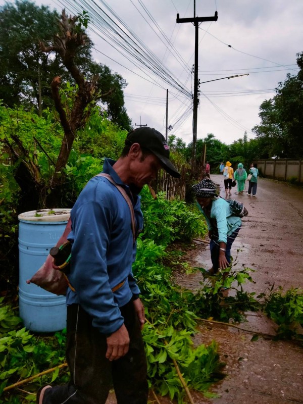 28 ก.ค.67 อาสาสมัครสาธารณสุขหมู่ที่2,3และ5 ร่วมกับผู้นำชุมชนและประชาชน รณรงค์สำรวจและทำลายแหล่งเพาะพันธ์ลูกน้ำยุงลายและปรับปรุงสภาพสิ่งแวดล้อมภายในหมู่บ้านเนื่องในวันเฉลิมพระชนมพรรษาพระบาทสมเด็จพระเจ้าอยู่หัว รัชกาลที่ 10