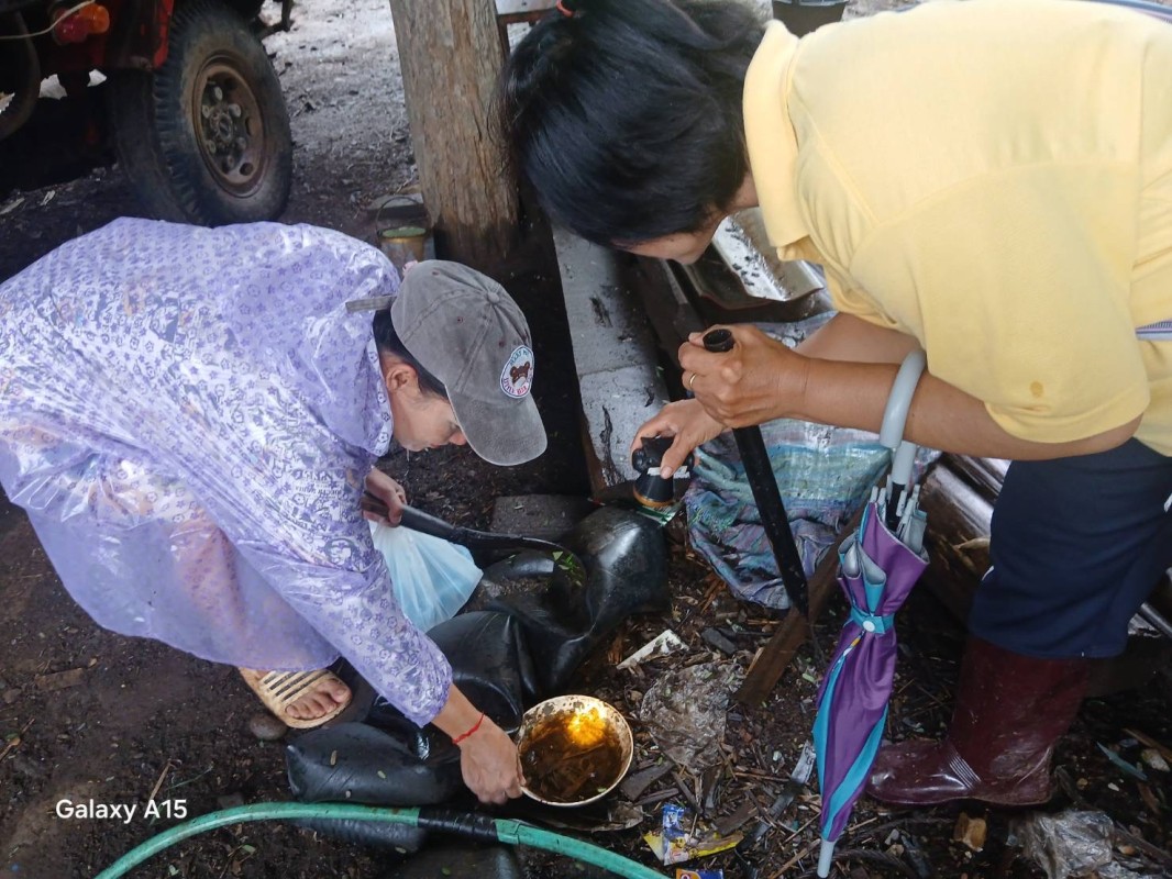 28 ก.ค.67 อาสาสมัครสาธารณสุขหมู่ที่2,3และ5 ร่วมกับผู้นำชุมชนและประชาชน รณรงค์สำรวจและทำลายแหล่งเพาะพันธ์ลูกน้ำยุงลายและปรับปรุงสภาพสิ่งแวดล้อมภายในหมู่บ้านเนื่องในวันเฉลิมพระชนมพรรษาพระบาทสมเด็จพระเจ้าอยู่หัว รัชกาลที่ 10