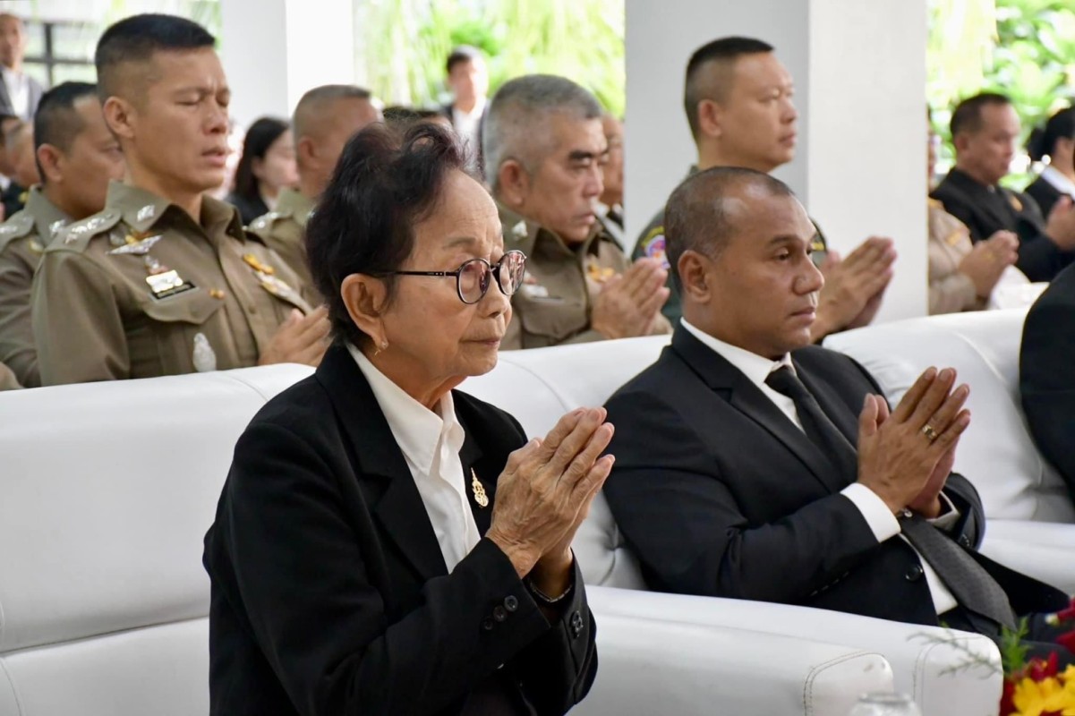 ที่ปรึกษานายกองค์การบริหารส่วนจังหวัดตากพร้อมด้วยข้าราชการในสังกัด องค์การบริหารส่วนจังหวัดตาก เข้าร่วมงานวันรพี ประจำปี พ.ศ. 2567