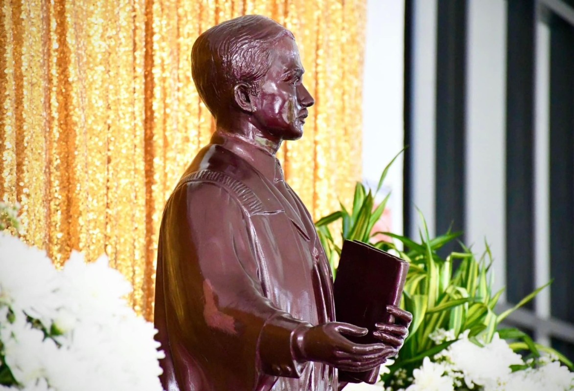 ที่ปรึกษานายกองค์การบริหารส่วนจังหวัดตากพร้อมด้วยข้าราชการในสังกัด องค์การบริหารส่วนจังหวัดตาก เข้าร่วมงานวันรพี ประจำปี พ.ศ. 2567