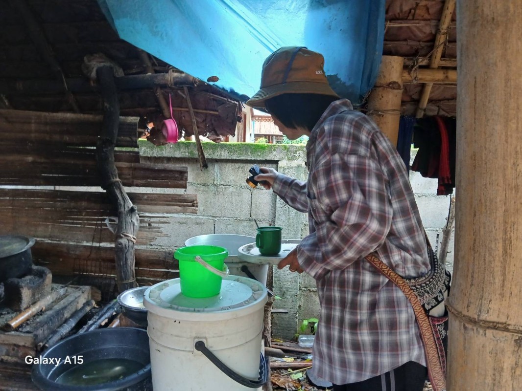 12 ส.ค. 67 จนท.รพ.สต.บ้านสันป่าไร่ร่วมกับผู้นำชุมชนและประชาชน ม.3บ้านป่าไร่เหนือ ร่วมกิจกรรมจิตอาสา แม่ของแผ่นดิน รณรงค์สำรวจและทำลายแหล่งเพาะพันธ์ลูกน้ำยุงลาย เนื่องในวันแม่แห่งชาติ