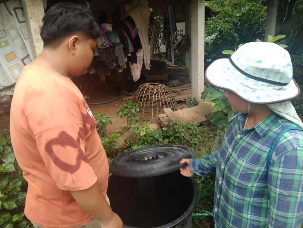 12 ส.ค. 67 รพ.สต.บ้านสันป่าไร่ร่วมกับอาสาสมัครสาธารณสุขและประชาชน ม.2บ้านตีนธาตุ ร่วมกิจกรรมจิตอาสา แม่ของแผ่นดิน รณรงค์สำรวจและทำลายแหล่งเพาะพันธ์ลูกน้ำยุงลาย เนื่องในวันแม่แห่งชาติ