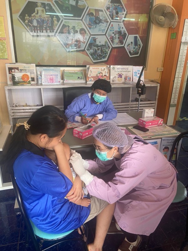 14 ส.ค.67 รพ.สต.บ้านสันป่าไร่ ให้บริการฉีดวัคซีนเด็ก อายุ 2 เดือน ถึง 4 ปี จำนวน 24 ราย พร้อมตรวจสุขภาพช่องปาก,เคลือบฟลูออไรด์,ให้ทันตสุขศึกษาแก่ผู้ปกครองเด็ก,เจาะเลือดตรวจ HCT , ยืนยันตัวตน(Authen) ,จ่ายยา para syr และ ferrous syr