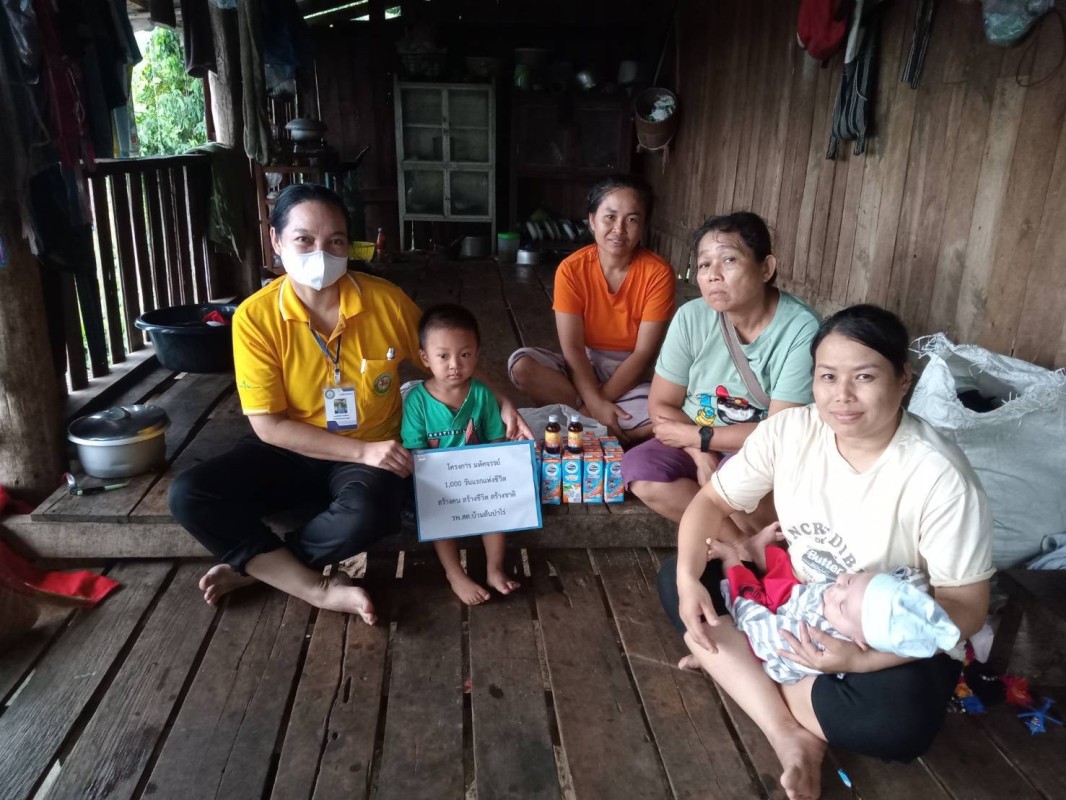 15 ส.ค.67 นางเสาร์แก้ว อ่วมพิทยา เจ้าพนักงานสาธารณสุข รพ.สต.บ้านสันป่าไร่ ร่วมกับเครือข่ายแม่ยุคใหม่ใส่ใจสุขภาพ เยี่ยมหญิงหลังคลอดและหญิงตั้งครรภ์ ม.5 บ้านสันป่าไร่ จำนวน 2 คนและมอบนมจืดแก่เด็กอายุ 0-6 ปี ที่มีน้ำหนักตกเกณฑ์ ม.2 บ้านตีนธาตุ ม.3 บ้านป่าไร่