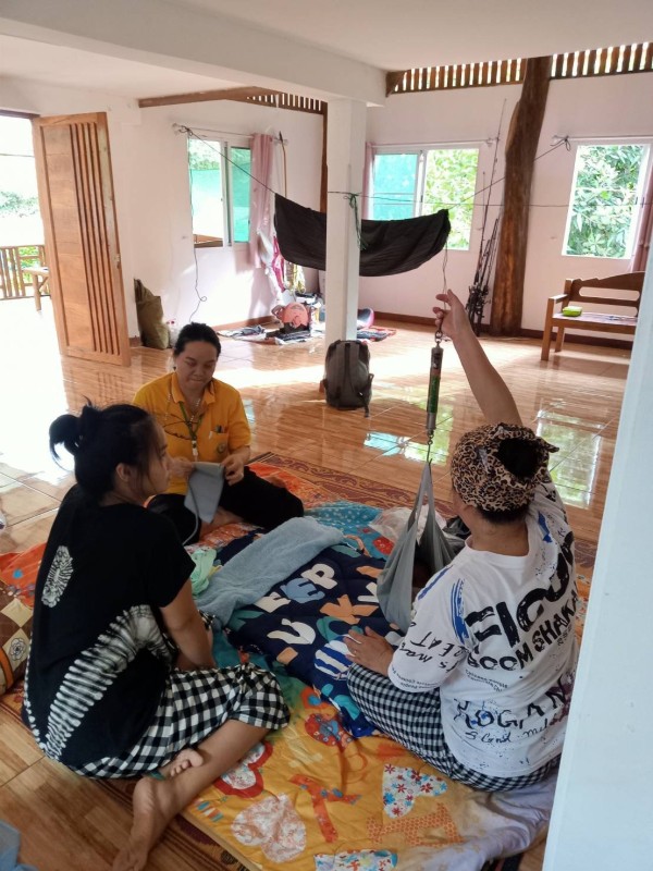 15 ส.ค.67 นางเสาร์แก้ว อ่วมพิทยา เจ้าพนักงานสาธารณสุข รพ.สต.บ้านสันป่าไร่ ร่วมกับเครือข่ายแม่ยุคใหม่ใส่ใจสุขภาพ เยี่ยมหญิงหลังคลอดและหญิงตั้งครรภ์ ม.5 บ้านสันป่าไร่ จำนวน 2 คนและมอบนมจืดแก่เด็กอายุ 0-6 ปี ที่มีน้ำหนักตกเกณฑ์ ม.2 บ้านตีนธาตุ ม.3 บ้านป่าไร่