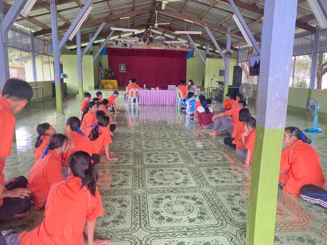 18 ก.ค. 67 นส.พนิดา ตลับทอง จพ.ทันตาภิบาลปฏิบัติการพร้อมด้วยนส.โสภา วรนารถวิชัย ผู้ช่วยทันตกรรม รพ.สต.บ้านสันป่าไร่ จัดกิจกรรมฟันสะอาดเหงือกแข็งแรงนักเรียนโรงเรียนบ้านสันป่าไร่ชั้นม.1 จำนวน 32 ราย พร้อมทั้งตรวจสุขภาพช่องปากและให้ทันตสุขศึกษานักเรียนม.2และ