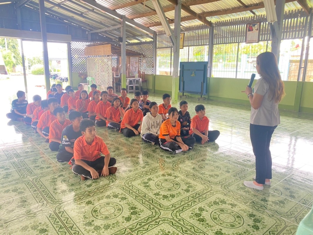 18 ก.ค. 67 นส.พนิดา ตลับทอง จพ.ทันตาภิบาลปฏิบัติการพร้อมด้วยนส.โสภา วรนารถวิชัย ผู้ช่วยทันตกรรม รพ.สต.บ้านสันป่าไร่ จัดกิจกรรมฟันสะอาดเหงือกแข็งแรงนักเรียนโรงเรียนบ้านสันป่าไร่ชั้นม.1 จำนวน 32 ราย พร้อมทั้งตรวจสุขภาพช่องปากและให้ทันตสุขศึกษานักเรียนม.2และ