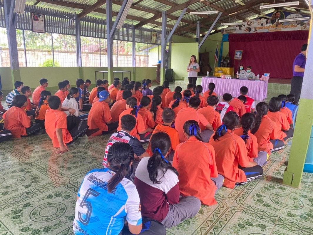 18 ก.ค. 67 นส.พนิดา ตลับทอง จพ.ทันตาภิบาลปฏิบัติการพร้อมด้วยนส.โสภา วรนารถวิชัย ผู้ช่วยทันตกรรม รพ.สต.บ้านสันป่าไร่ จัดกิจกรรมฟันสะอาดเหงือกแข็งแรงนักเรียนโรงเรียนบ้านสันป่าไร่ชั้นม.1 จำนวน 32 ราย พร้อมทั้งตรวจสุขภาพช่องปากและให้ทันตสุขศึกษานักเรียนม.2และ