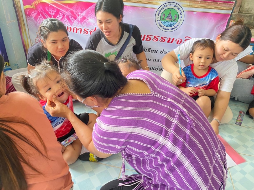 3 ส.ค. 67 นส.พนิดา ตลับทอง จพ.ทันตาภิบาลปฏิบัติการพร้อมด้วยนส.โสภา วรนารถวิชัย ผู้ช่วยทันตกรรม รพ.สต.บ้านสันป่าไร่ เป็นวิทยากรให้ความรู้กิจกรรมทันตสุขภาพที่ศพด.บ้านป่าไร่เหนือและตรวจสุขภาพช่องปากพร้อมทั้งเคลือบฟลูออไรด์จำนวน 32 ราย