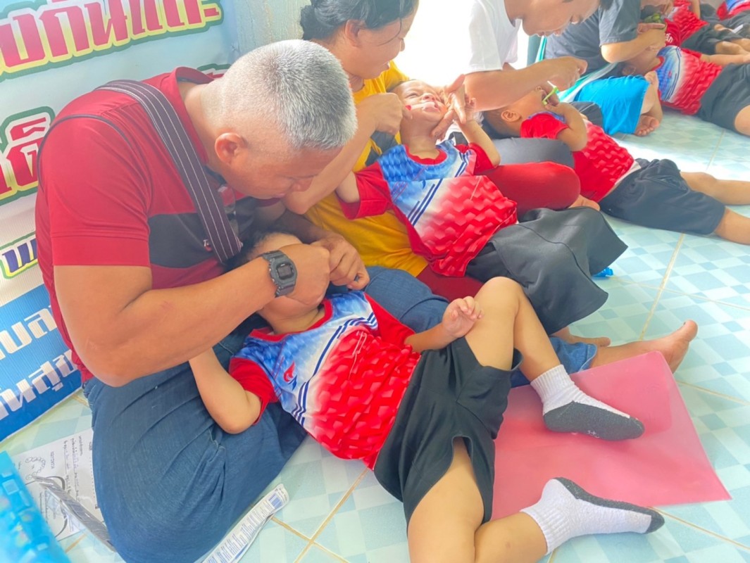 3 ส.ค. 67 นส.พนิดา ตลับทอง จพ.ทันตาภิบาลปฏิบัติการพร้อมด้วยนส.โสภา วรนารถวิชัย ผู้ช่วยทันตกรรม รพ.สต.บ้านสันป่าไร่ เป็นวิทยากรให้ความรู้กิจกรรมทันตสุขภาพที่ศพด.บ้านป่าไร่เหนือและตรวจสุขภาพช่องปากพร้อมทั้งเคลือบฟลูออไรด์จำนวน 32 ราย