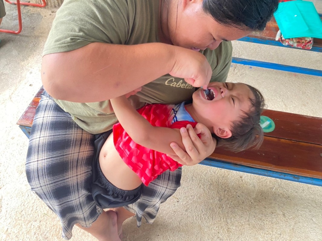 3 ส.ค. 67 นส.พนิดา ตลับทอง จพ.ทันตาภิบาลปฏิบัติการพร้อมด้วยนส.โสภา วรนารถวิชัย ผู้ช่วยทันตกรรม รพ.สต.บ้านสันป่าไร่ เป็นวิทยากรให้ความรู้กิจกรรมทันตสุขภาพที่ศพด.บ้านป่าไร่เหนือและตรวจสุขภาพช่องปากพร้อมทั้งเคลือบฟลูออไรด์จำนวน 32 ราย