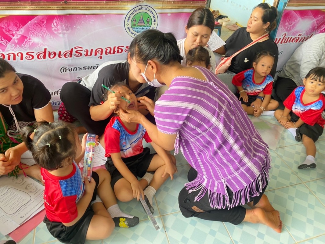 3 ส.ค. 67 นส.พนิดา ตลับทอง จพ.ทันตาภิบาลปฏิบัติการพร้อมด้วยนส.โสภา วรนารถวิชัย ผู้ช่วยทันตกรรม รพ.สต.บ้านสันป่าไร่ เป็นวิทยากรให้ความรู้กิจกรรมทันตสุขภาพที่ศพด.บ้านป่าไร่เหนือและตรวจสุขภาพช่องปากพร้อมทั้งเคลือบฟลูออไรด์จำนวน 32 ราย