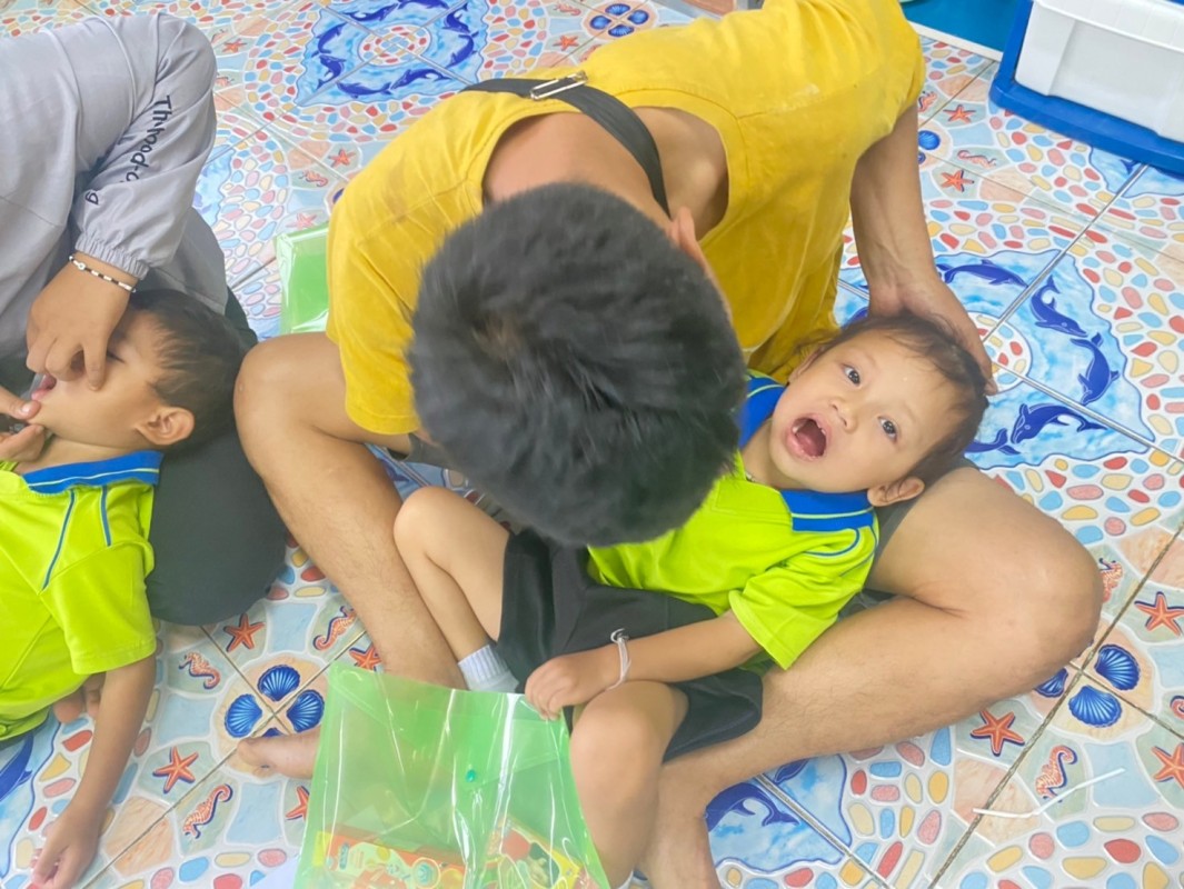 17 ส.ค. 67 นส.พนิดา ตลับทอง จพ.ทันตาภิบาลปฏิบัติการพร้อมด้วยนส.โสภา วรนารถวิชัย ผู้ช่วยทันตกรรม รพ.สต.บ้านสันป่าไร่ เป็นวิทยากรให้ความรู้กิจกรรมทันตสุขภาพที่ศพด.บ้านห้วยสลุงและตรวจสุขภาพช่องปากพร้อมทั้งเคลือบฟลูออไรด์จำนวน 28 ราย