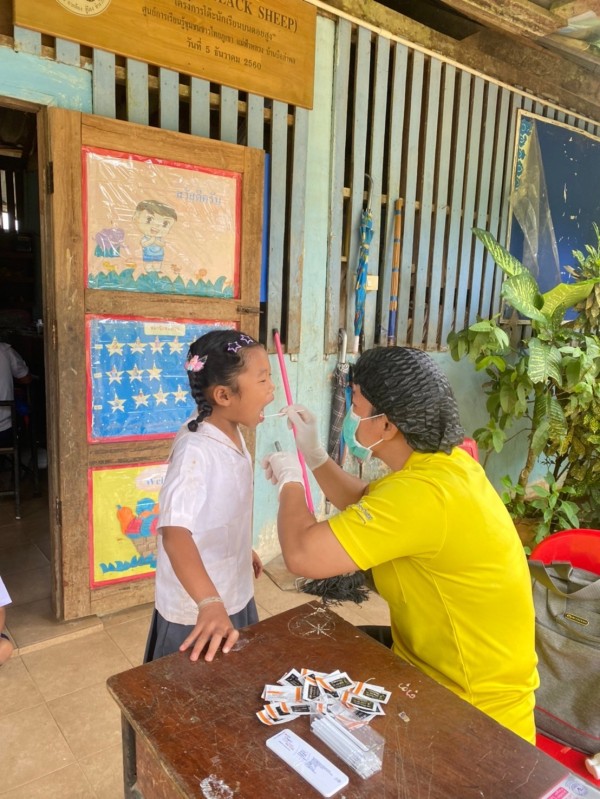 19 ส.ค. 67 นส.พนิดา ตลับทอง จพ.ทันตาภิบาลปฏิบัติการพร้อมด้วยนส.โสภา วรนารถวิชัย ผู้ช่วยทันตกรรม รพ.สต.บ้านสันป่าไร่ ตรวจสุขภาพช่องปากพร้อมทั้งเคลือบฟลูออไรด์ เด็กนักเรียนศศช.บ้านบือละพอและศศช.บ้านพะนิกรี จำนวน 84 รายและเยี่ยมบ้านติดตามดูแลผู้ป่วยติดบ้านที