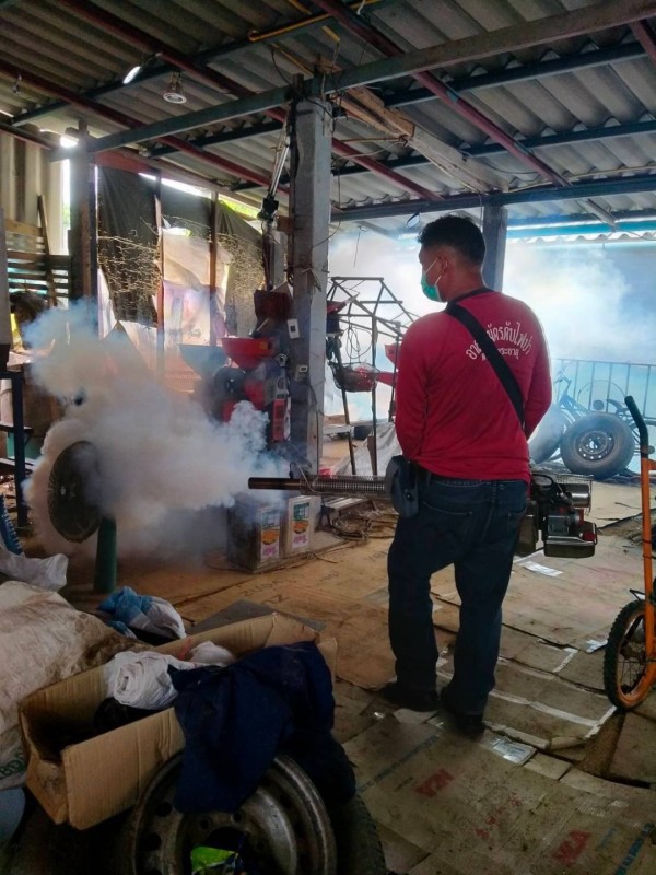 28 ส.ค. 67 เวลา 14.00 น. นายอดิศร เทียนพานิช ผอ.รพ.สต.บ้านสันป่าไร่ และนางเสาร์แก้ว อ่วมพิทยา เจ้าพนักงานสาธารณสุข รพ.สต.บ้านสันป่าไร่ ร่วมกับอาสาสมัครสาธารณสุข ม.5 บ้านสันป่าไร่และอบต.พระธาตุ ควบคุมโรคไข้เลือดออก รอบแรก 100 เมตร รอบบ้านผู้ป่วยเคสนางคำนวน