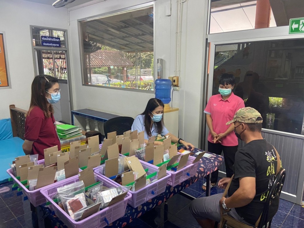 24 ก.ย.67 รพ.สต.บ้านสันป่าไร่ จ่ายยาผู้ป่วยโรคความดันโลหิตสูง กลุ่ม 3 จำนวน 48 ราย พร้อมทบทวนความเข้าใจเรื่องการทานยาและนับจำนวนยา ก่อนผู้ป่วยกลับบ้าน