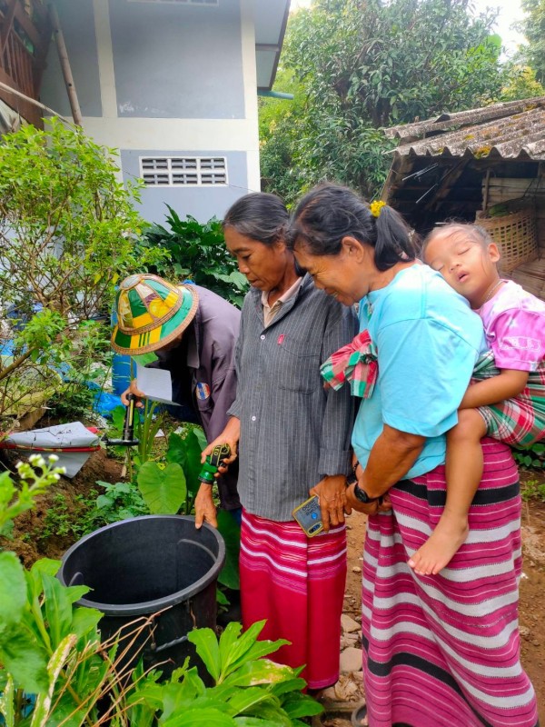 9 ต.ค.67 อาสาสมัครสาธารณสุข หมู่ที่ 2 บ้านตีนธาตุ หมู่ที่ 3 บ้านป่าไร่เหนือและหมู่ที่ 5 บ้านสันป่าไร่ รณรงค์สำรวจและทำลายแหล่งเพาะพันธ์ลูกน้ำยุงลาย รอบแรกเดือนตุลาคม 67