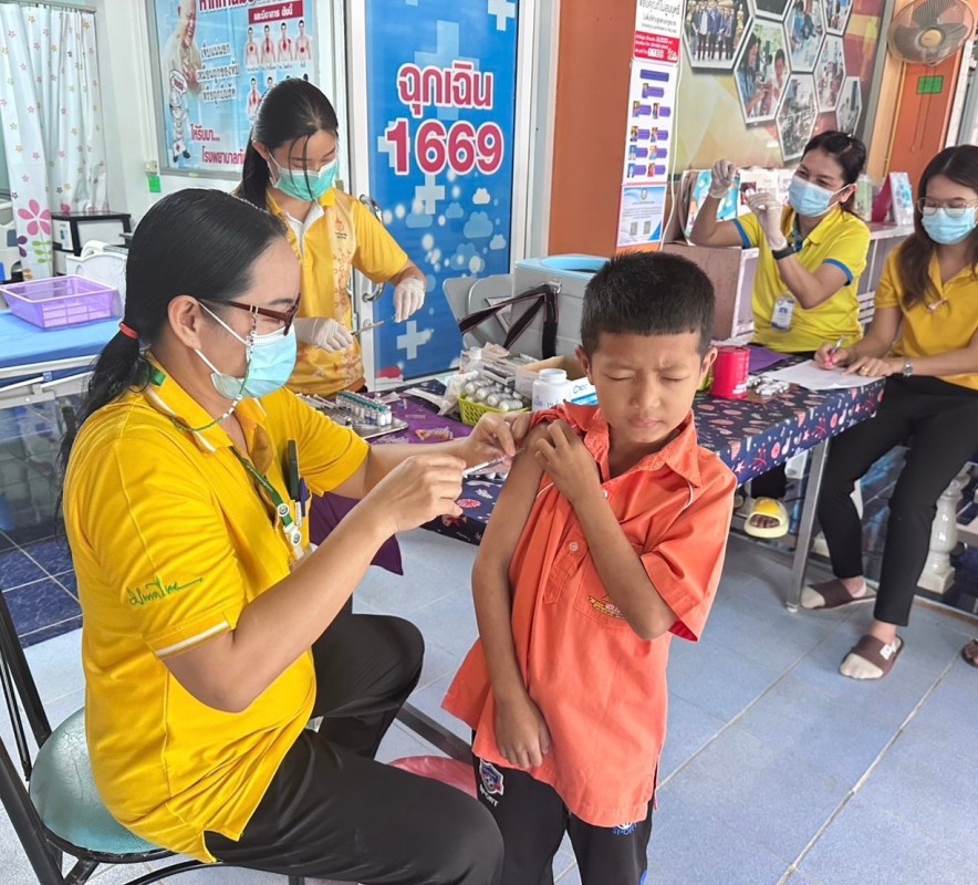 7 พ.ย.67 รพ.สต.บ้านสันป่าไร่ ฉีดวัคซีนนักเรียน ครั้งที่ 2 ให้แก่นักเรียนชั้น ป.1 , ป.2 และ ป.6 ทั้งหมด 5 โรงเรียน รวม 82 คน และนัดฉีดครั้งต่อไป อีก 2 ครั้ง