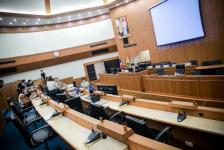 นายก อบจ.ตาก และ ผอ.อุทยานธรณีไม้กลายเป็นหินตาก นำเสนอข้อมูลกับคณะวิจัย เพื่อยกระดับการจัดการท่องเที่ยว