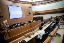 นายก อบจ.ตาก และ ผอ.อุทยานธรณีไม้กลายเป็นหินตาก นำเสนอข้อมูลกับคณะวิจัย เพื่อยกระดับการจัดการท่องเที่ยว