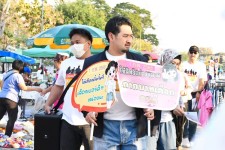 ฝ่ายประชาสัมพันธ์ อบจ.ตาก ลงพื้นที่ “กาดนั่งยองคล้องย่าม” อ.เมือง จ.ตาก