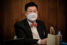 นายก อบจ.ตาก และ ผอ.อุทยานธรณีไม้กลายเป็นหินตาก นำเสนอข้อมูลกับคณะวิจัย เพื่อยกระดับการจัดการท่องเที่ยว