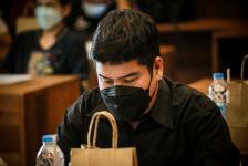 นายก อบจ.ตาก และ ผอ.อุทยานธรณีไม้กลายเป็นหินตาก นำเสนอข้อมูลกับคณะวิจัย เพื่อยกระดับการจัดการท่องเที่ยว