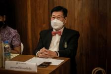 นายก อบจ.ตาก และ ผอ.อุทยานธรณีไม้กลายเป็นหินตาก นำเสนอข้อมูลกับคณะวิจัย เพื่อยกระดับการจัดการท่องเที่ยว