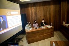 นายก อบจ.ตาก และ ผอ.อุทยานธรณีไม้กลายเป็นหินตาก นำเสนอข้อมูลกับคณะวิจัย เพื่อยกระดับการจัดการท่องเที่ยว