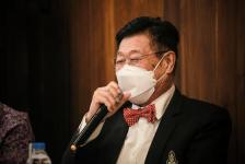 นายก อบจ.ตาก และ ผอ.อุทยานธรณีไม้กลายเป็นหินตาก นำเสนอข้อมูลกับคณะวิจัย เพื่อยกระดับการจัดการท่องเที่ยว