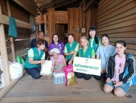 1/4/68 สมาคมแม่บ้านสาธารณสุข สาขาอำเภอแม่ระมาด ร่วมกับ รพ.สต.บ้านสันป่าไร่ ลงพื้นที่เยี่ยมให้กำลังใจและมอบสิ่งของให้แก่ผู้สูงอายุ เขต รพ.สต.บ้านสันป่าไร่ จำนวน 3 คน