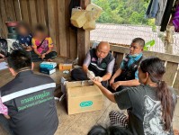 11 เมษายน 2568 นายกัณตพงศ์ ฉลากมงคล ผู้ช่วยเจ้าหน้าที่สาธารณสุขและน.ส.รุจิพร กุลธรรมอนุตระ พนักงานบริการ ประจำสสช.บ้านห้วยกระทิง ร่วมกับทีมศูนย์ควบคุมโรคติดต่อนำโดยแมลงแม่สอด หน่วยควบคุมโรคติดต่อนำโดยแมลง แม่จะเรา สสอ.แม่ระมาด รพ.แม่ระมาดและอสม.ม.6 บ้านห้