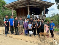 11 เมษายน 2568 นายกัณตพงศ์ ฉลากมงคล ผู้ช่วยเจ้าหน้าที่สาธารณสุขและน.ส.รุจิพร กุลธรรมอนุตระ พนักงานบริการ ประจำสสช.บ้านห้วยกระทิง ร่วมกับทีมศูนย์ควบคุมโรคติดต่อนำโดยแมลงแม่สอด หน่วยควบคุมโรคติดต่อนำโดยแมลง แม่จะเรา สสอ.แม่ระมาด รพ.แม่ระมาดและอสม.ม.6 บ้านห้