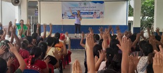 18 พฤษภาคม 2568 นางเสาร์แก้ว อ่วมพิทยา เจ้าพนักงานสาธารณสุข รพ.สต.บ้านสันป่าไร่ ร่วมกับเครือข่ายแม่ยุคใหม่ใส่ใจสุขภาพ จัดอบรมโครงการเสริมสร้างความรู้แก่กลุ่มเสี่ยง“NCD “โรคที่คุณสร้างเอง ณ โรงเรียนบ้านป่าไร่เหนือ มีกลุ่มเสี่ยงเข้ารับการอบรม จำนวน 130 คน โ