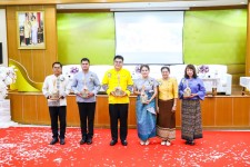 นายกจอย นายก อบจ.ตาก ร่วมเวทีแถลงข่าวงานประเพณีขึ้นธาตุเดือนเก้า (เหนือ) พร้อมสนับสนุนงบประมาณ 50,000 บาท