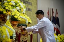 นายก อบจ.ตาก ร่วมพิธีวางพานพุ่มและพิธีถวายบังคม เนื่องในวันคล้ายวันพระบรมราชสมภพ พระบาทสมเด็จพระบรมชนกาธิเบศร มหาภูมิพลอดุลยเดชมหาราช บรมนาถบพิตร วันชาติ และวันพ่อแห่งชาติ 5 ธันวาคม 2564