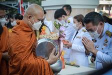 นายก อบจ.ตาก ร่วมพิธีวางพานพุ่มและพิธีถวายบังคม เนื่องในวันคล้ายวันพระบรมราชสมภพ พระบาทสมเด็จพระบรมชนกาธิเบศร มหาภูมิพลอดุลยเดชมหาราช บรมนาถบพิตร วันชาติ และวันพ่อแห่งชาติ 5 ธันวาคม 2564