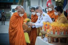 นายก อบจ.ตาก ร่วมพิธีวางพานพุ่มและพิธีถวายบังคม เนื่องในวันคล้ายวันพระบรมราชสมภพ พระบาทสมเด็จพระบรมชนกาธิเบศร มหาภูมิพลอดุลยเดชมหาราช บรมนาถบพิตร วันชาติ และวันพ่อแห่งชาติ 5 ธันวาคม 2564