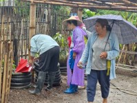 20 มิถุนายน 2568 รพ.สต.บ้านสันป่าไร่ร่วมกับอาสาสมัครสาธารณสุข หมู่ที่ 5 บ้านสันป่าไร่ ควบคุมโรครอบที่ 3 เคส นส.พิชชญา ติ๊บลังกาและ รอบที่ 2 เคสนางเกสร อุดเป็งเครือ จำนวนบ้านทั้งหมด 37 หลัง จำนวนภาชนะทั้งหมด 398 ชิ้น พบลูกน้ำ 4 หลัง ภาชนะ 7 ชิ้น ค่าBI=18.9