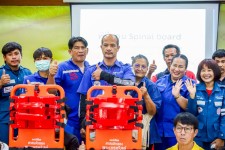 นายกจอย นายก อบจ.ตาก เป็นประธานในพิธีมอบ spinal board จากมูลนิธิการแพทย์ฉุกเฉินแห่งชาติ (มพฉ.)