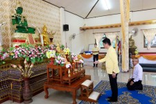 อบจ. ร่วมพิธีเจริญพระพุทธมนต์เฉลิมพระเกียรติถวายพระพรชัยมงคลแด่ พระบาทสมเด็จพระเจ้าอยู่หัวและพระบรมวงศานุวงศ์