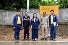 นายกจอย (นายก อบจ.ตาก) ลงพื้นที่ตรวจติดตาม โครงการถนนปลอดภัย ติดตั้งไฟฟ้าส่องสว่าง 2 สายทาง ในพื้นที่ อ.แม่ระมาด 