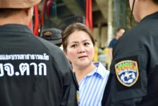 นายกจอย นำทีม ป้องกันและบรรเทาสาธารณภัย อบจ.ตาก ร่วมทำความสะอาดตลาดริมเมยหลังน้ำลด 