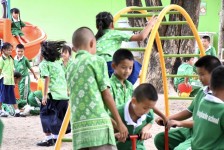 นายก อบจ.ตาก (นายกจอย) สนับสนุนงบประมาณ จำนวน 200,000 บาท จัดซื้อสื่อการเรียนการสอน ให้แก่โรงเรียนบ้านทุ่งกระเชาะ อ.บ้านตาก