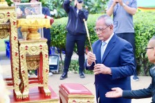 ร่วมวางพวงมาลาอนุสาวรีย์ จอมพล ถนอม กิตติขจร ณ สวนสาธารณะริมแม่น้ำปิง