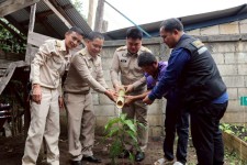 21 สิงหาคม 2568 นายอดิศร เทียนพานิช ผอ.รพ.สต.บ้านสันป่าไร่ พร้อมด้วย อาสาสมัครสาธารณสุข หมู่ที่ 5 บ้านสันป่าไร่ เข้าร่วมพิธีมอบบ้านโครงการกาชาดปรับปรุงซ่อมแซมที่อยู่อาศัยให้แก่ผู้ยากไร้ผู้ด้อยโอกาสเฉลิมพระเกียรติสมเด็จพระกนิษฐาธิราชเจ้า กรมสมเด็จพระเทพรัต