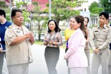 นายกจอย (นายก อบจ.ตาก) ตรวจเครื่องออกกำลังกายกลางแจ้ง สนามกีฬา อบจ.ตาก