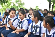 อบจ.ตาก มอบสื่อการเรียนการสอน โรงเรียนบ้านเนินมะลื่น งบประมาณ 75,000 บาท