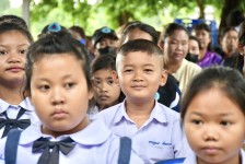 อบจ.ตาก มอบสื่อการเรียนการสอน โรงเรียนบ้านเนินมะลื่น งบประมาณ 75,000 บาท